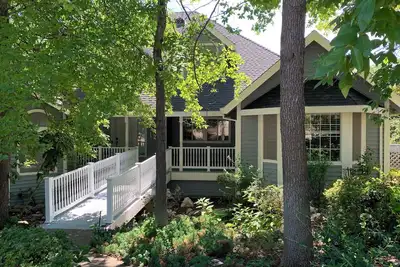 Image de Newly renovated spacious home near Folsom Lake