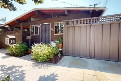 Image de Enchanting Cottage in the Heart of Town