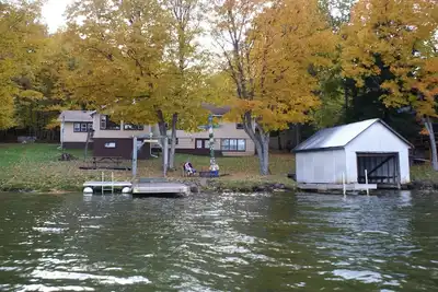 Image de Private lakefront on the Cisco Chain in the heart of Michigan’s Upper Peninsula.