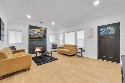 Image de Home in the Heart of Pasadena!