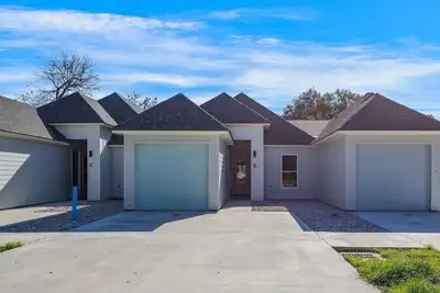 Image de 3-bedroom townhome in the Hart of Broussard