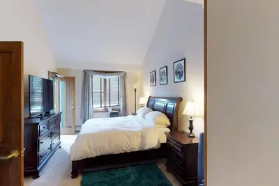 Image de 3 Bed 3 Bath Central Avon Condo