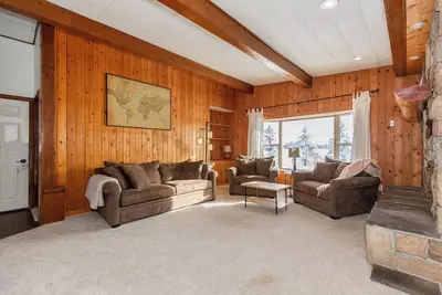 Image de Serene and Private 4-bedroom house on gated 1 Acre Lot. Pets Ok!