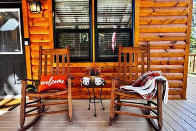 Image de Cozy Cabin Retreat: Your Peaceful Getaway Awaits