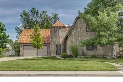 Image de Charming Storybook Barn | Unique Home to Gather!