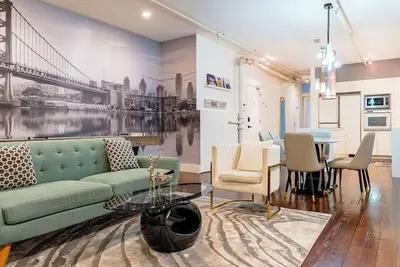 Image de Old City 2br Apt w/ Shuffleboard! Walk Everywhere!