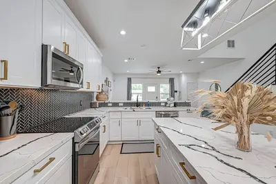 Image de Chic Home l Family & PetFriendly l Fenced Backyard