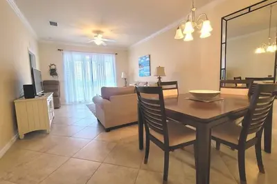 Image de River Strand Penthouse Condo