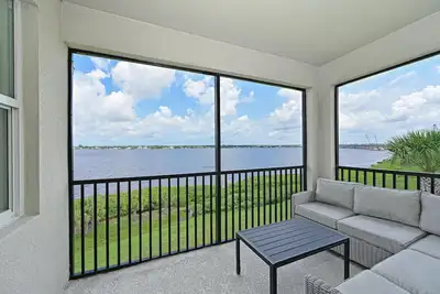 Image de Breathtaking view from the 4th floor to the Manatee River!