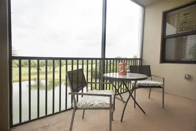 Image de Beautiful 3rd-floor ex-model home at River Strand