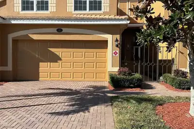 Image de Glamorous Coach Homes at River Strand