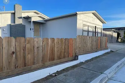 Family friendly 3Bdr Seaside house with WiFi, 24 hour security, dishwasher, W/D