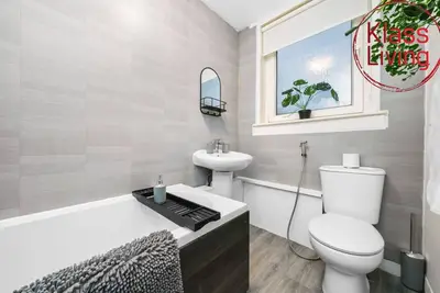 Image de Fantastic 3 bedroom Apartment with private driveway