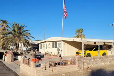 Image de Roomy 2 bedroom home with Az. room. WiFi, Hi-Fi, Air Condition playhouse in Yuma