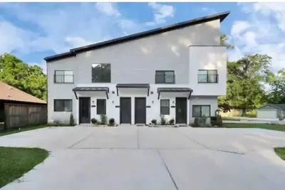 Image de Sleeps 16- Summer & Fall themed Duplex near Dwntn!