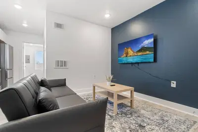 Image de Stylish & Cozy Getaway in Downtown with Free Parking