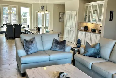 Image de Charming Brand New  2 master bedroom townhome! ! !