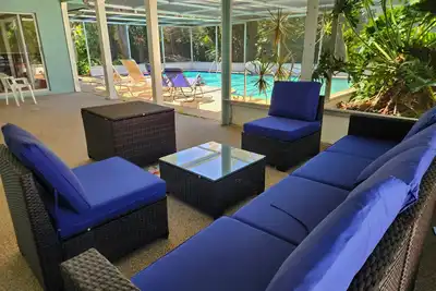 Free Huge Heated Pool, Spacious, Comfy Beachy Vibes!