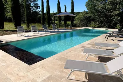 Image de Maison de Vacances – Grande Bastide à Chapdeuil, Piscine Chauffée & Confort pour 16 Pers