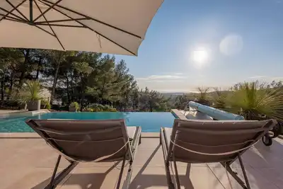 Image de Près de Sanary-sur-Mer, villa climatisée à Ollioules, Var, vue mer, animaux admis(1).