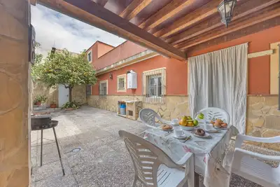Image de Maison de vacances 'Como En Casa Jerez' avec terrasse privée, jardin privé et climatisation
