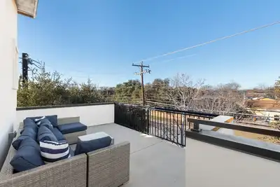 Image de Family & Work-Friendly Home, King Suites & Patio