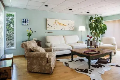 Image de Artist Home Upstairs unit duplex in Historic Cherrywood