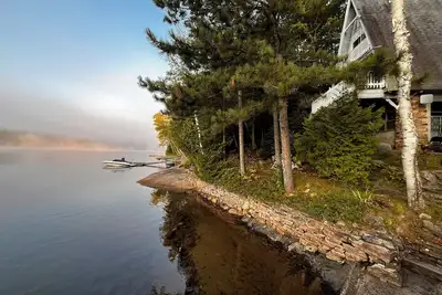 Image de Cozy A-Frame chalet on the beautiful Kennisis Lake. Family and Pet Friendly!