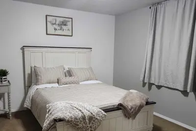 Image de Cozy Centrally Located 1800 SqFt Family Suite w/ Hot Tub