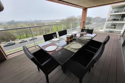 Image de Bright Two-Bedroom Apartment Near Beach