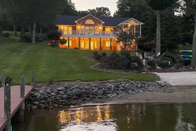 Image de Blue Ridge Beach - Sleeps 10, screened-in porch, fantastic views.