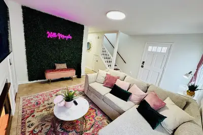 Image de Golden Rose Townhome, 2br-2. 5ba Near UofM/Highland Strip