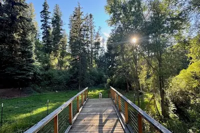 Image de Enchanting cabin with modern amenities, private and immersed in nature.