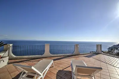 Image de Villa Arcangela A: A characteristic and welcoming independent house located on a hillside, facing the sea, with Free Wi-Fi.