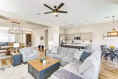 Image de Fenced Pool & Patio: Newly Updated Surprise Home