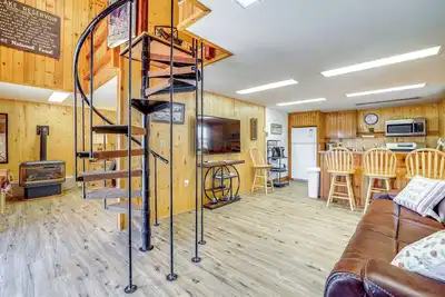 Image de 2 Mi to Main Street: Mtn-View Escape in Lander!