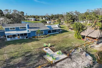 Image de Riverside Oasis! Home w/ Tiki Hut & Firepit