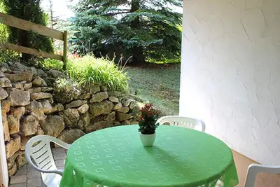 Image de Appartement \"B\" avec terrasse privée, jardin partagé et Wi-Fi