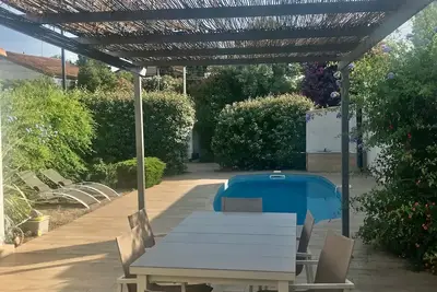Image de Villa en 1ère ligne sur l’Étang de Thau – Piscine
