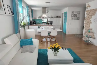 Appartement 'Moderne 5-zi Nähe Schlosssee' avec Wi-Fi