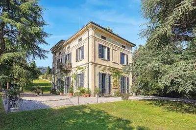 Villa Lucini 1886 \"Garden Apt. \", close to Lake Como & Milan. Sauna & tank pool