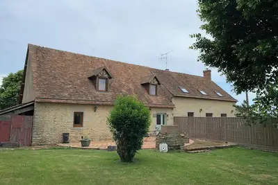 Image de Maison de campagne à proximité de la ville
