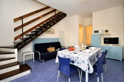 Image de Maison moderne avec accès à la piscine