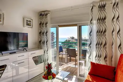 Image de Appartement Supérieur avec Balcon et Vue sur la Mer