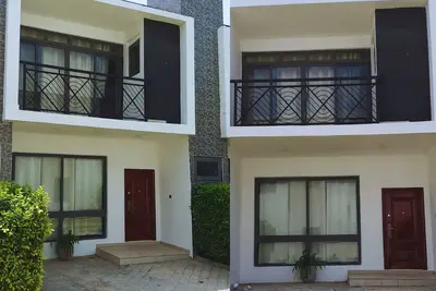 Image de 2 Bedroom Apartment In City Centre (24/7 Gate & Security)