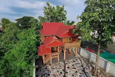 Image de Maison en bois avec jardin & espace événements – idéal nomades digitaux