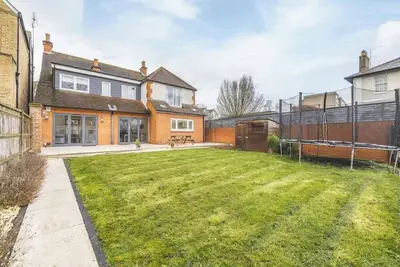 Image de Spacious 5-Bedroom Home in Windsor