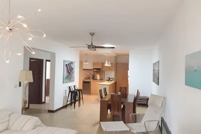 Image de Cosy, modern apartment convenient with nearby beach, shops & supermarkets