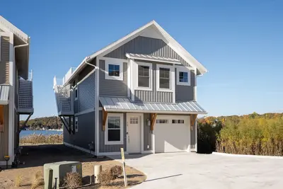 Image de New Luxury Condo in Douglas w/Water Views