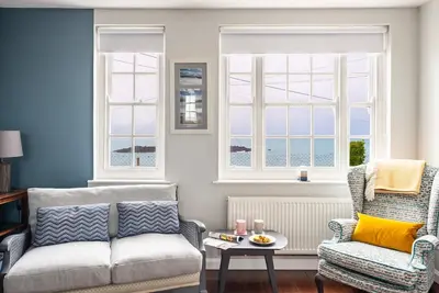 Image de Stylish Dog-Friendly Cottage with Stunning Sea Views in Mousehole, secure garden